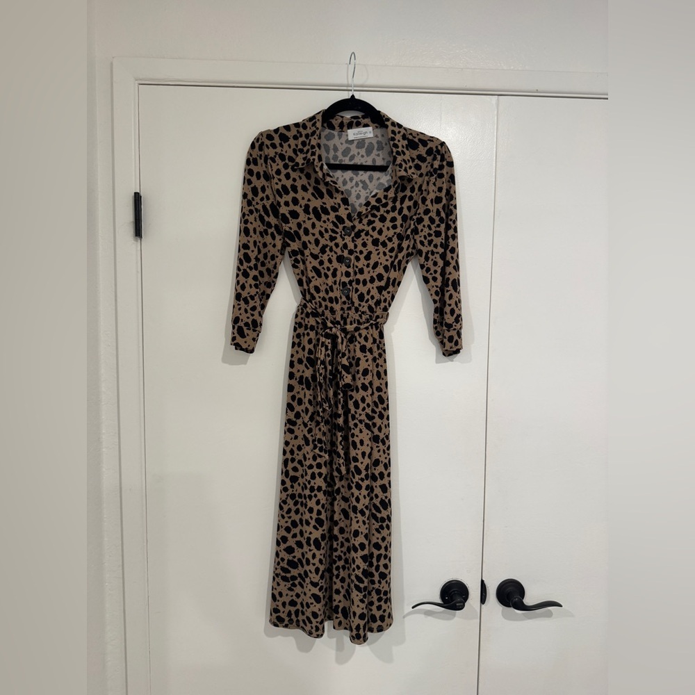 Kaileigh Animal Print Midi Dress w/ Adjustable Tie Belt – Size Small